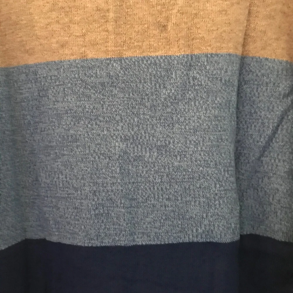 🍓NWT!! Boy’s Multicolor Sweater